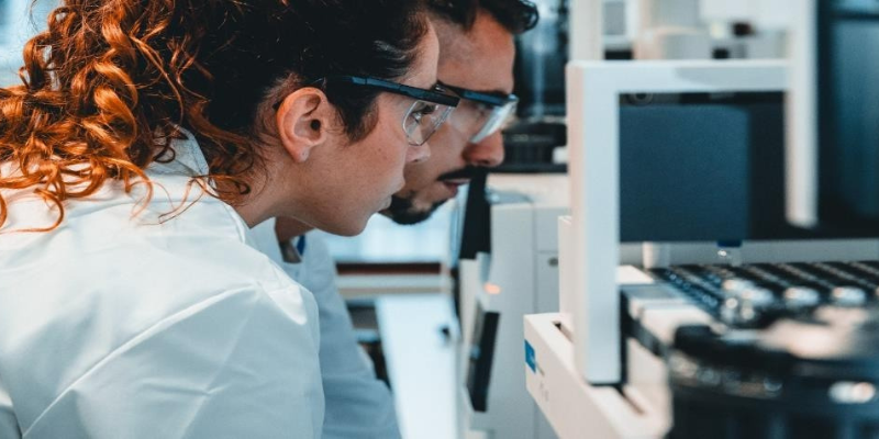 Biocompatibilidad de dispositivos médicos: evaluación de riesgos y cumplimiento regulatorio